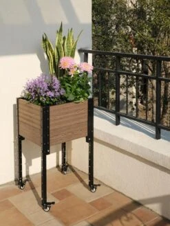 Mobile Elevated Corner Planter